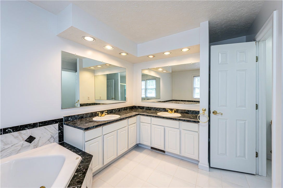 810 Stonebridge Drive, Greensburg, PA 15601