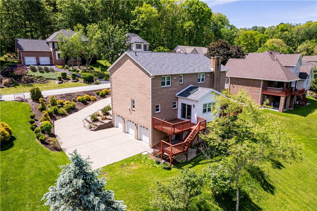 810 Stonebridge Drive, Greensburg, PA 15601