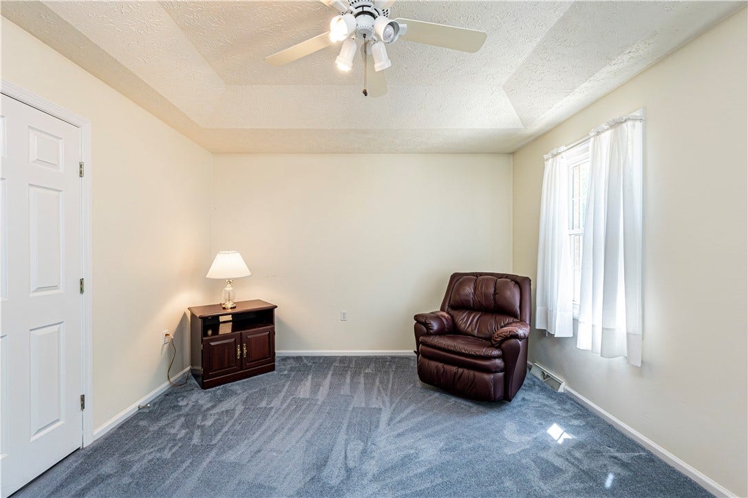 810 Stonebridge Drive, Greensburg, PA 15601