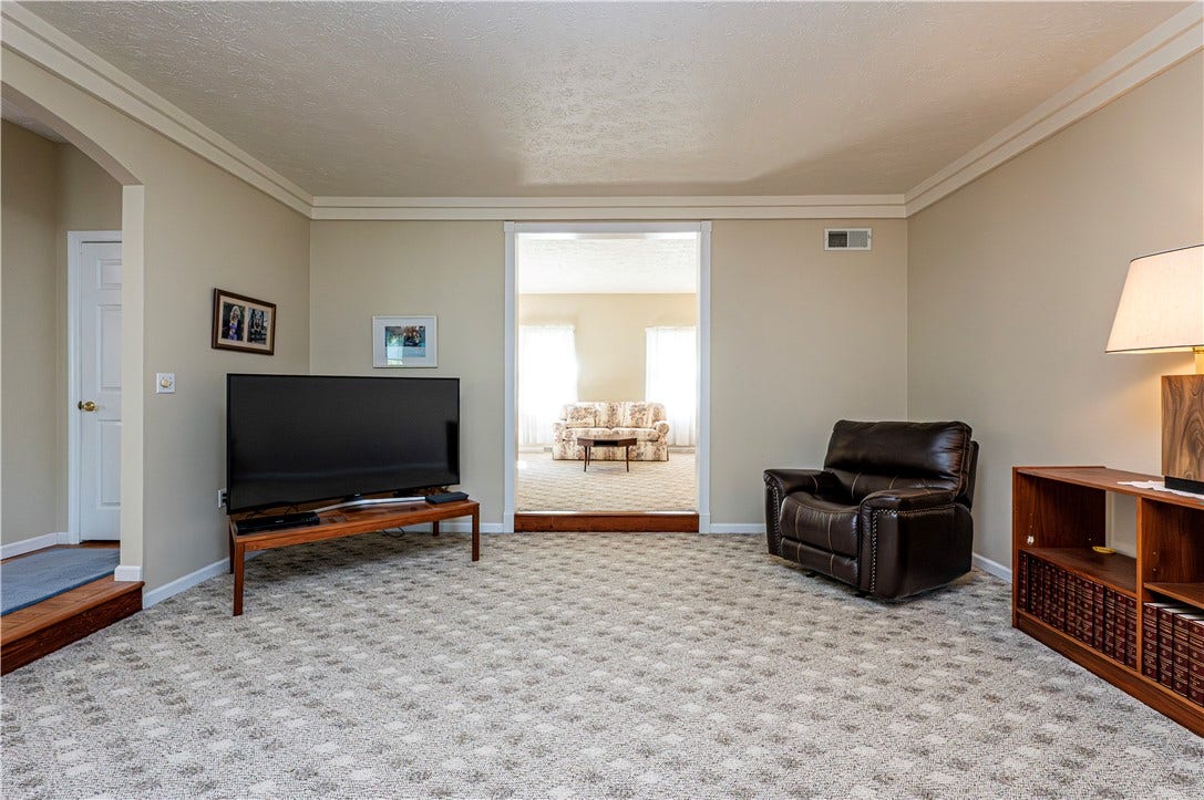 810 Stonebridge Drive, Greensburg, PA 15601