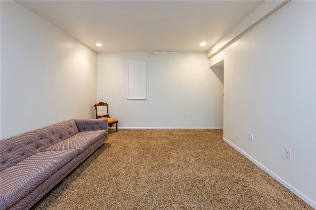 810 Stonebridge Drive, Greensburg, PA 15601