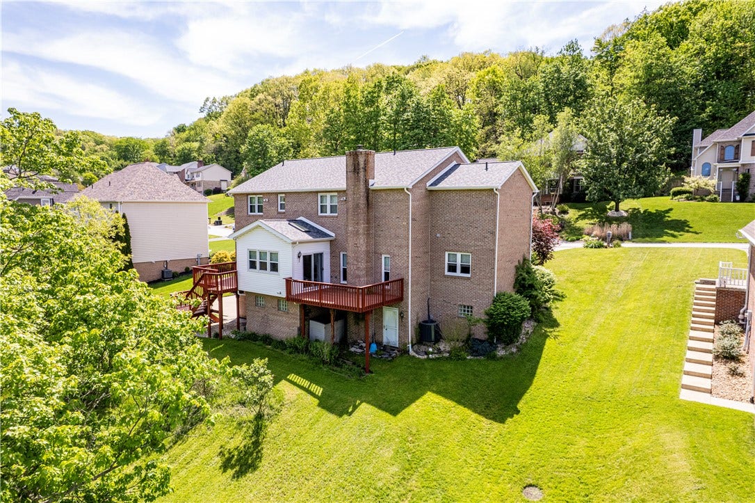 810 Stonebridge Drive, Greensburg, PA 15601