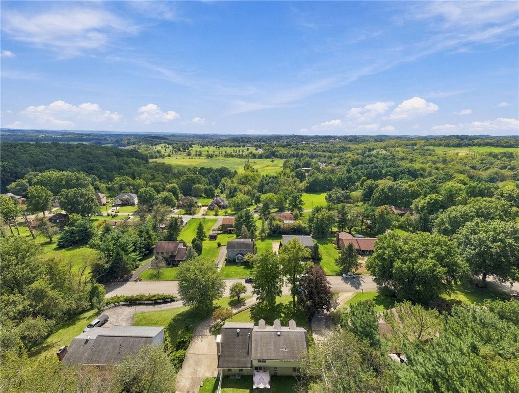 9 Northwood Rd, Greensburg, PA 15601