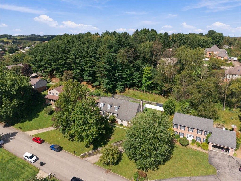9 Northwood Rd, Greensburg, PA 15601