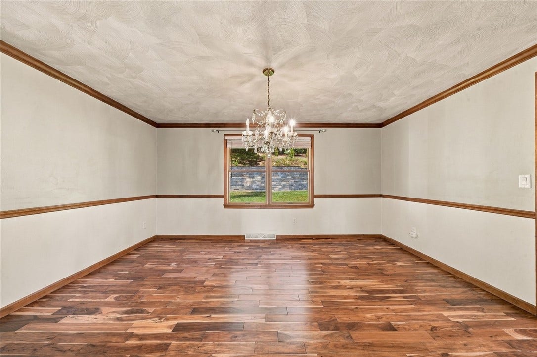 9 Northwood Rd, Greensburg, PA 15601