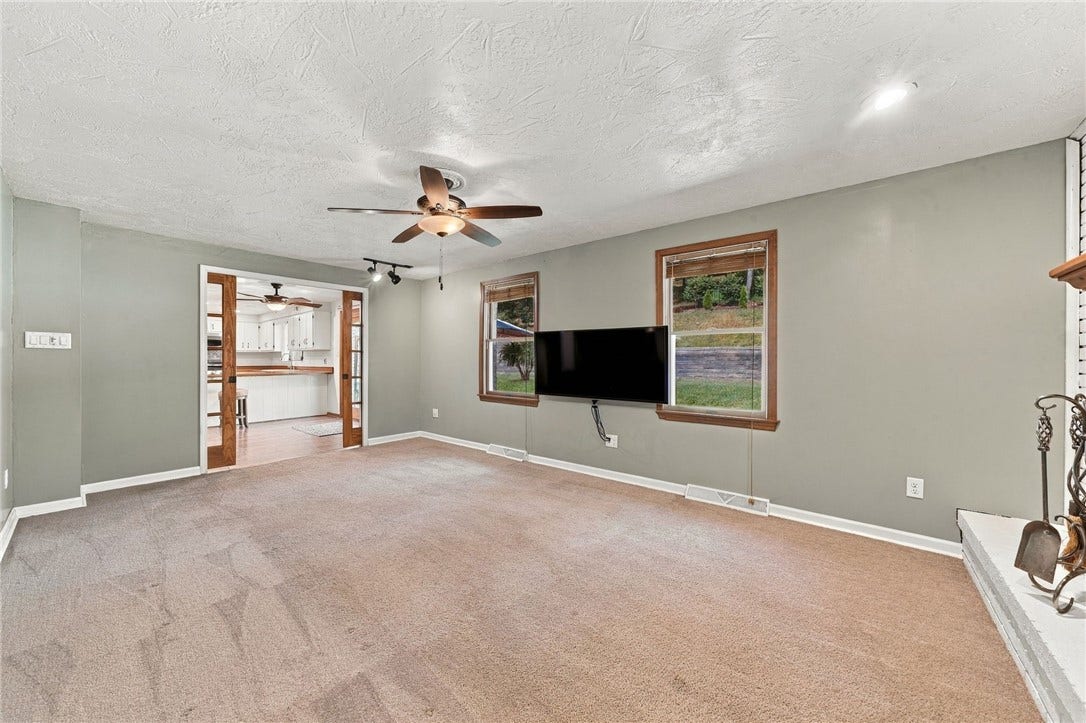 9 Northwood Rd, Greensburg, PA 15601