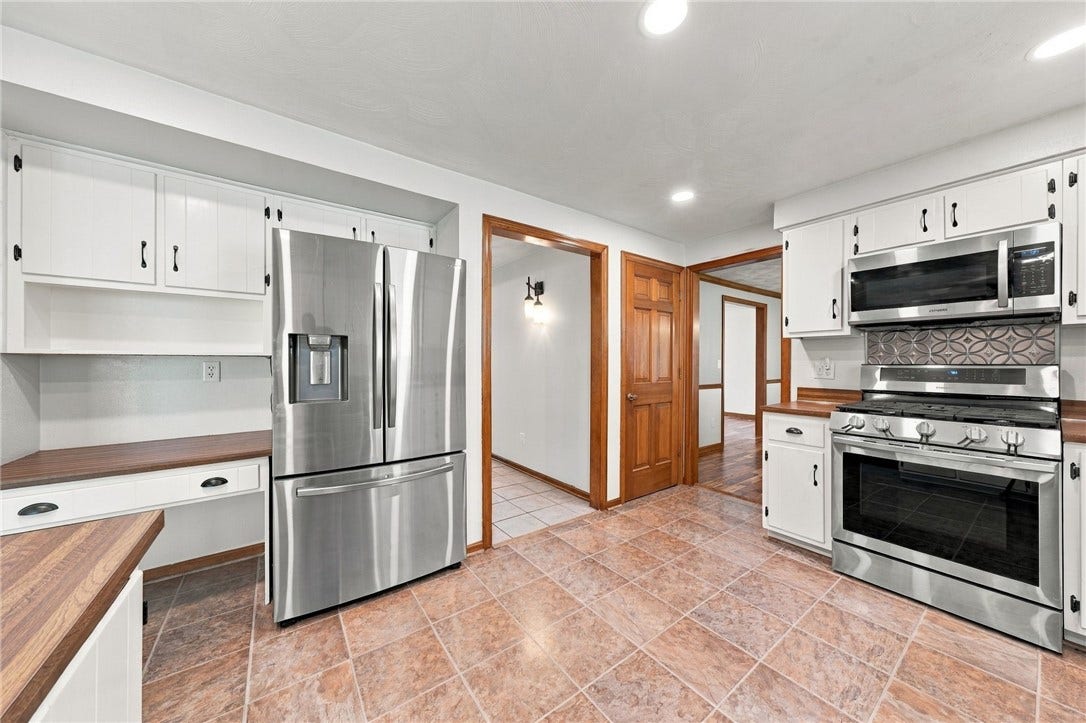 9 Northwood Rd, Greensburg, PA 15601