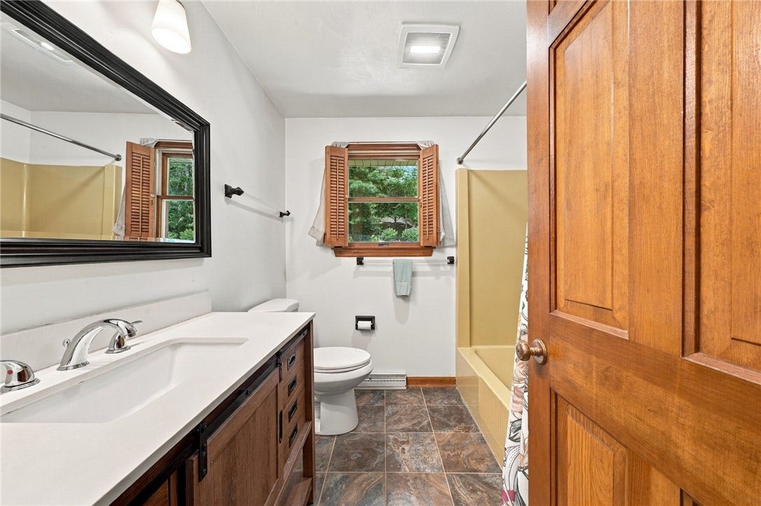9 Northwood Rd, Greensburg, PA 15601