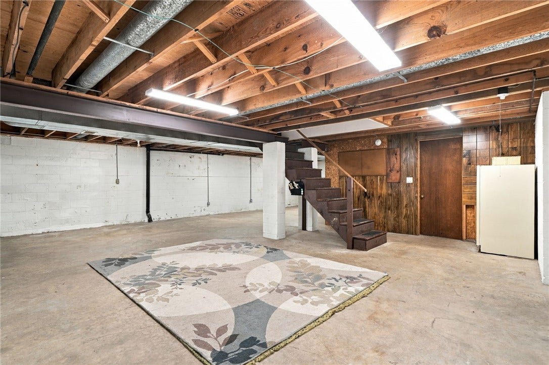9 Northwood Rd, Greensburg, PA 15601