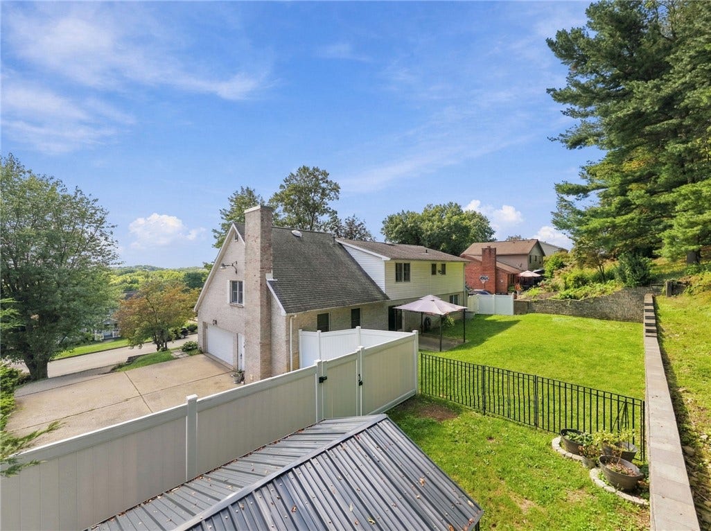 9 Northwood Rd, Greensburg, PA 15601