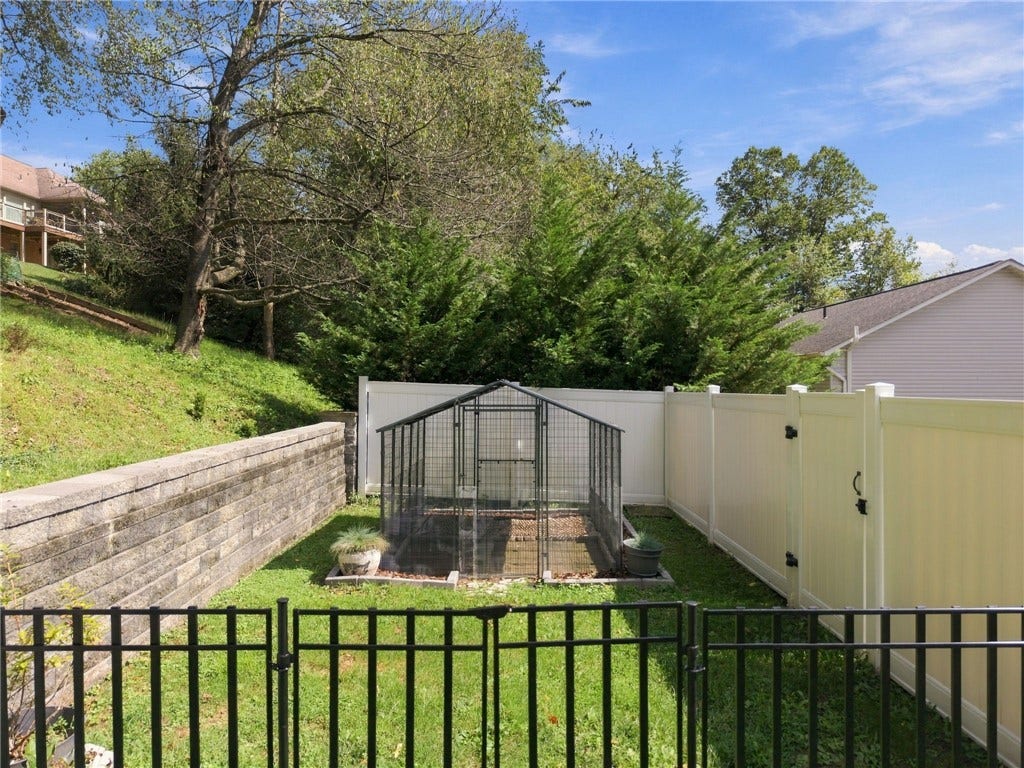 9 Northwood Rd, Greensburg, PA 15601
