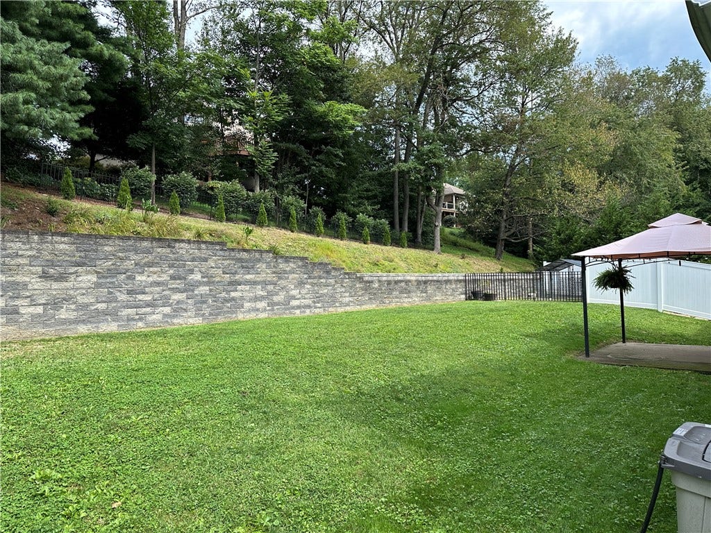 9 Northwood Rd, Greensburg, PA 15601