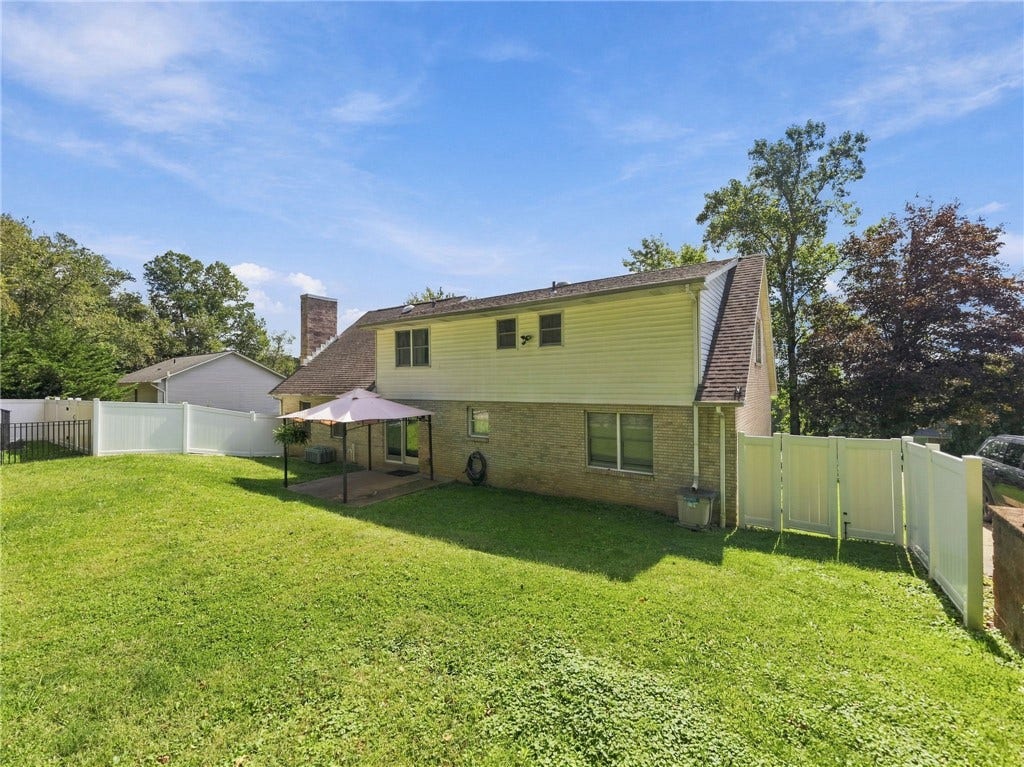 9 Northwood Rd, Greensburg, PA 15601