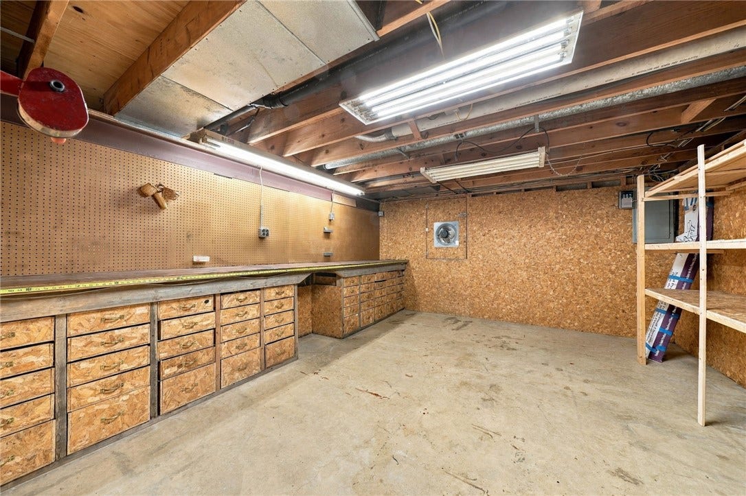 9 Northwood Rd, Greensburg, PA 15601