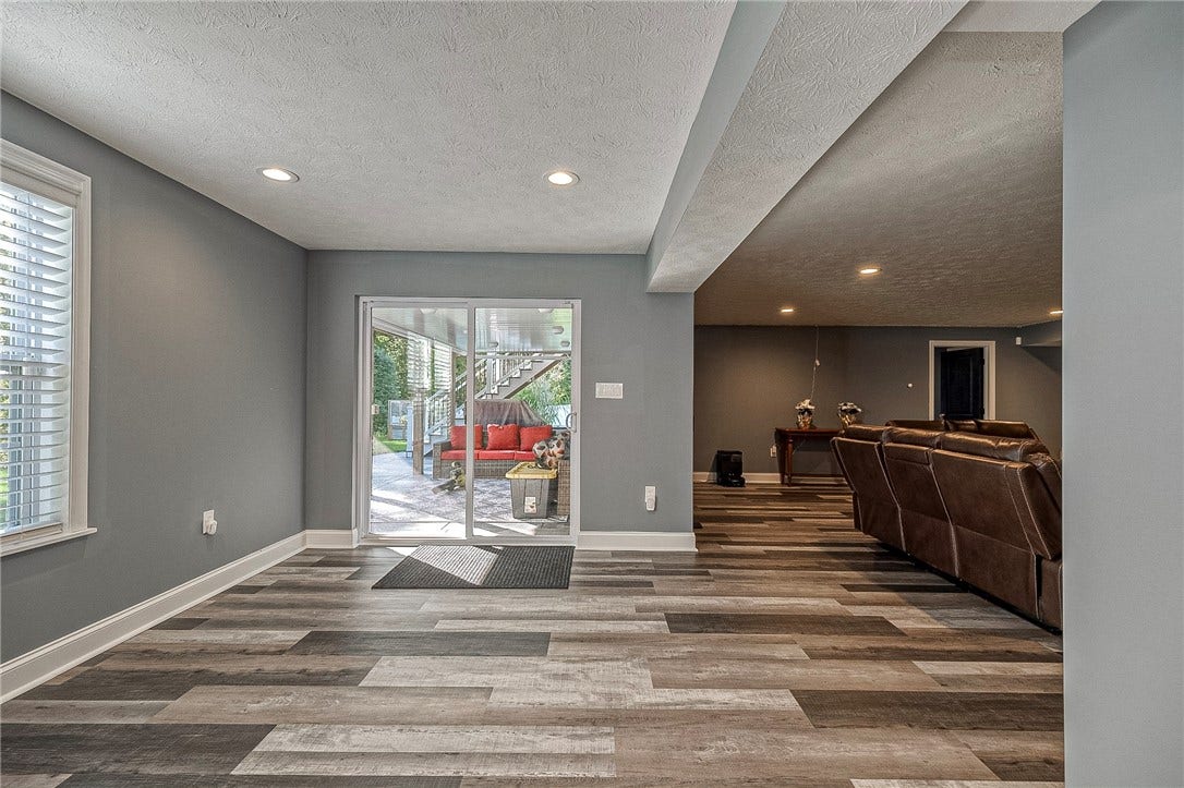 410 Hill Top, Mars, PA 16046