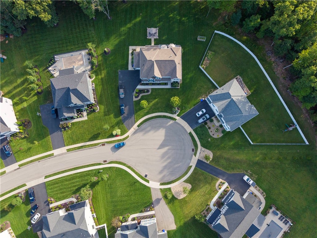 410 Hill Top, Mars, PA 16046