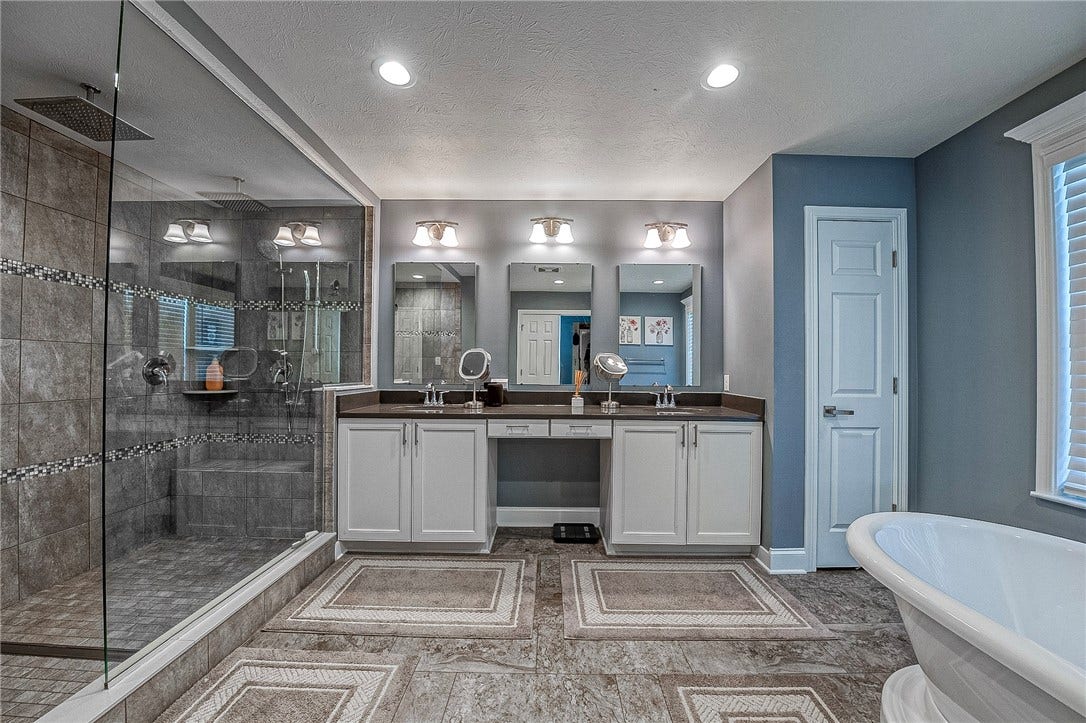 410 Hill Top, Mars, PA 16046