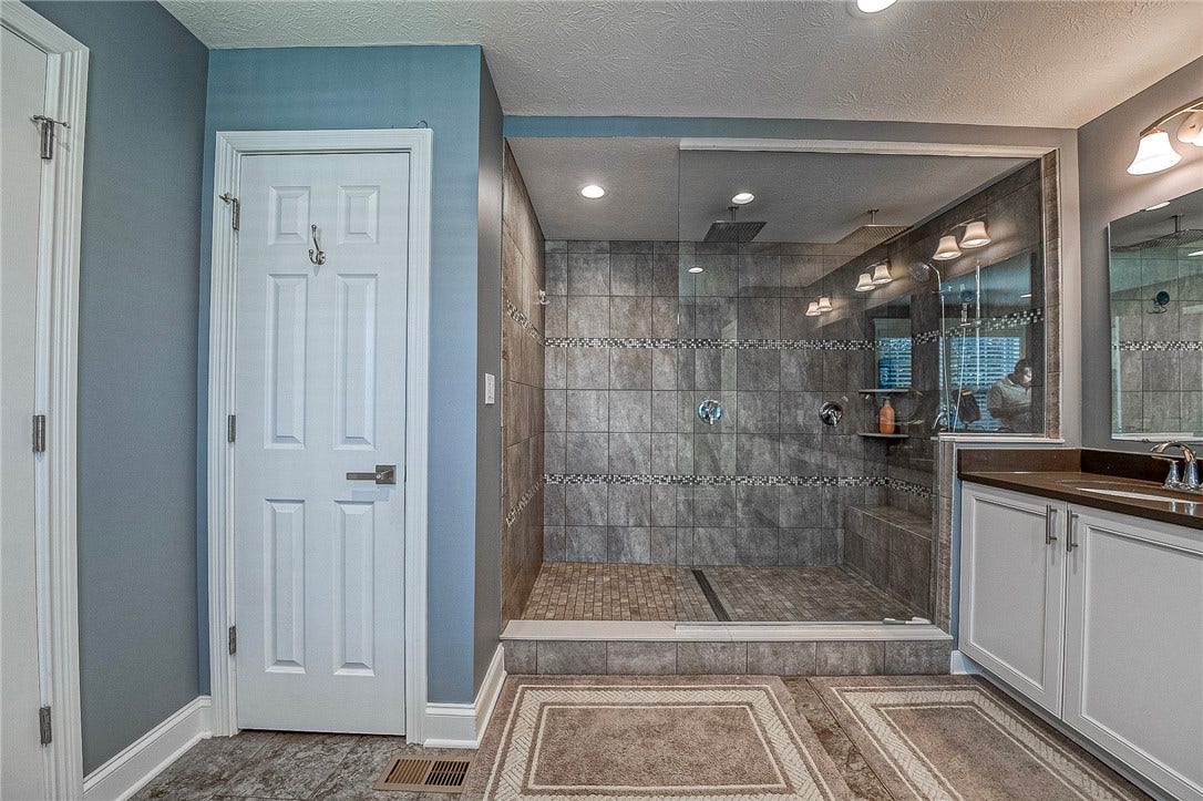410 Hill Top, Mars, PA 16046