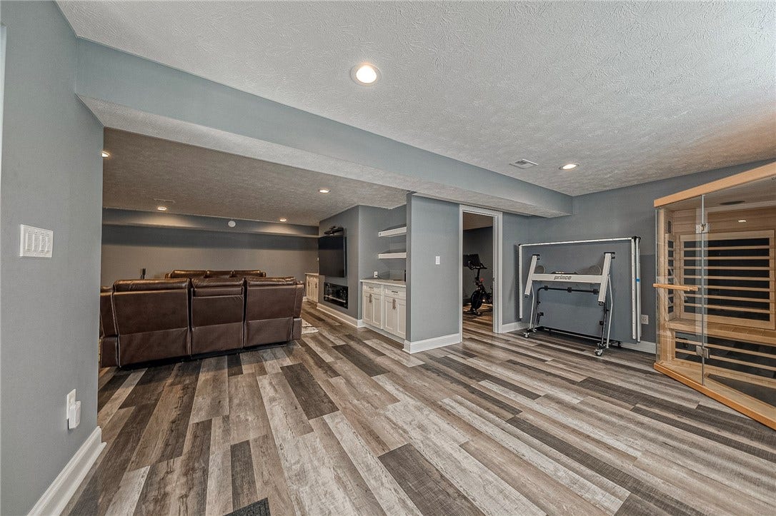 410 Hill Top, Mars, PA 16046