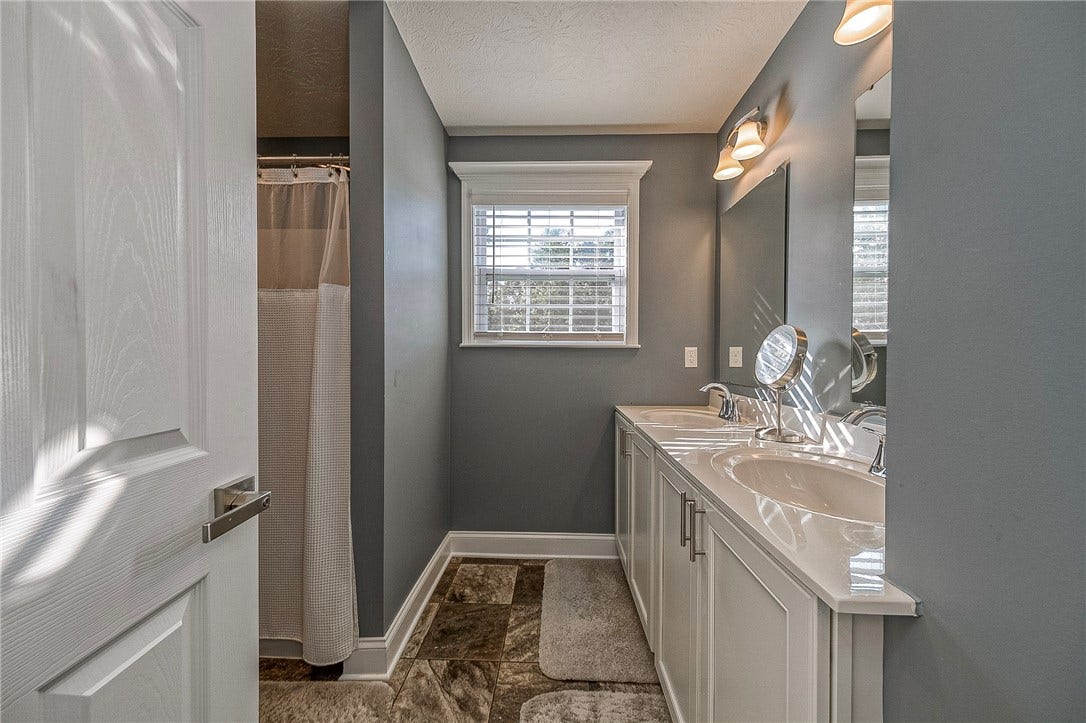 410 Hill Top, Mars, PA 16046