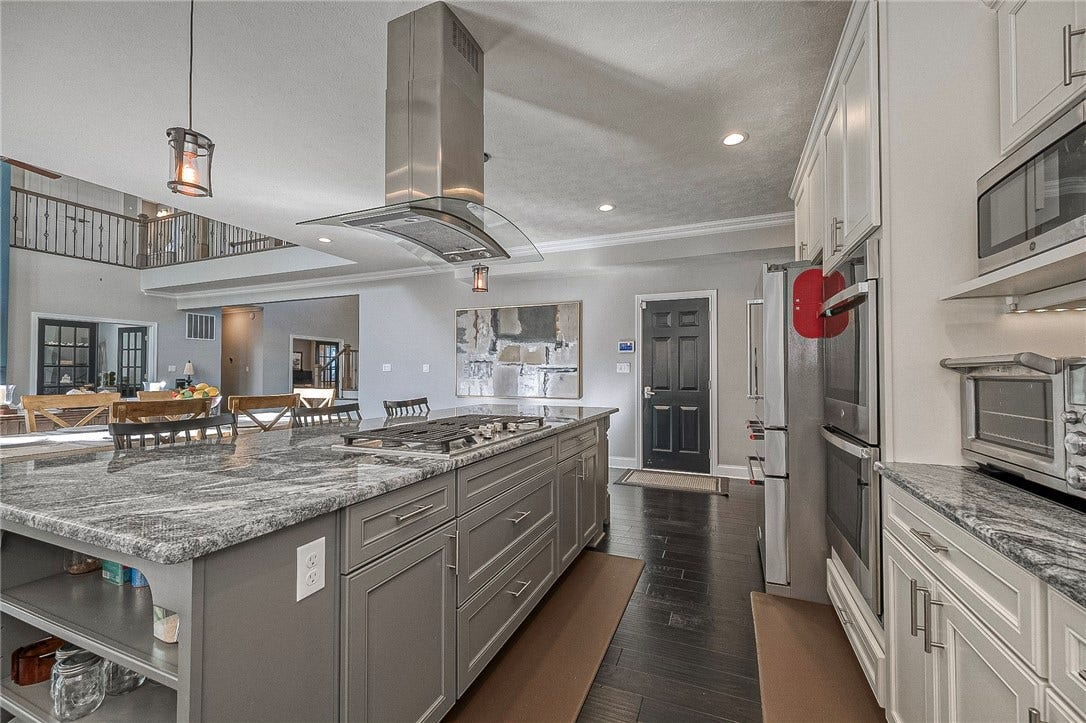 410 Hill Top, Mars, PA 16046
