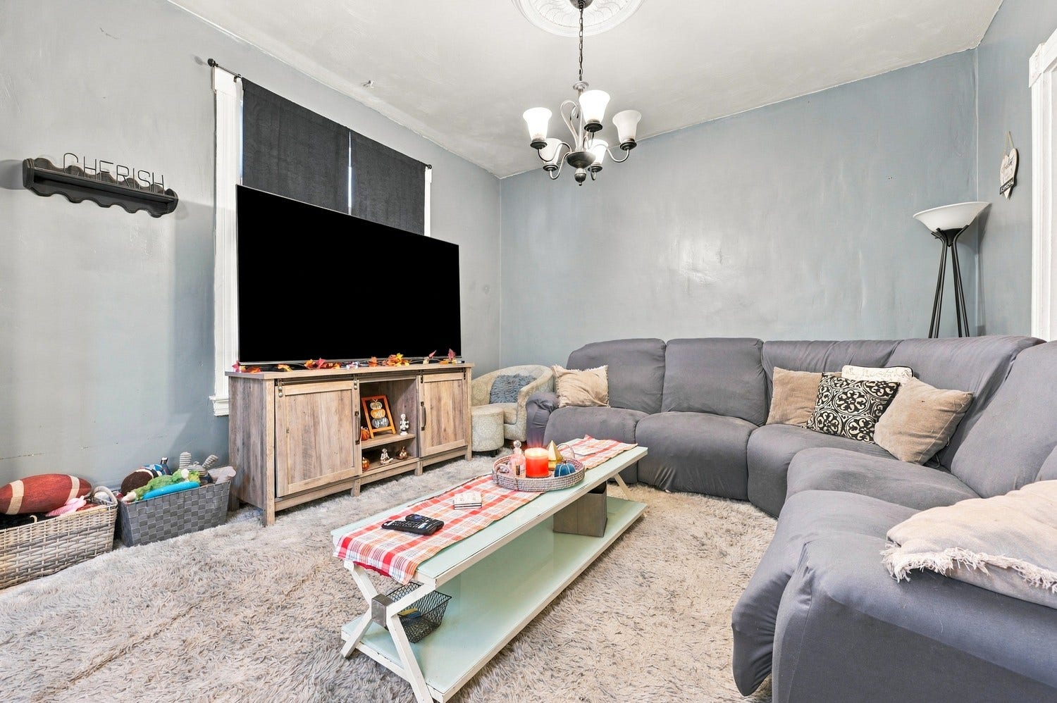 320 N 1st Street, Jeannette, PA 15644