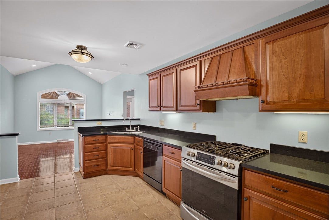 GENEROUS CABINETRY AND COUNTER SPACE PROVIDE PLENTY OF ROOM FOR MEAL PREPARATION.