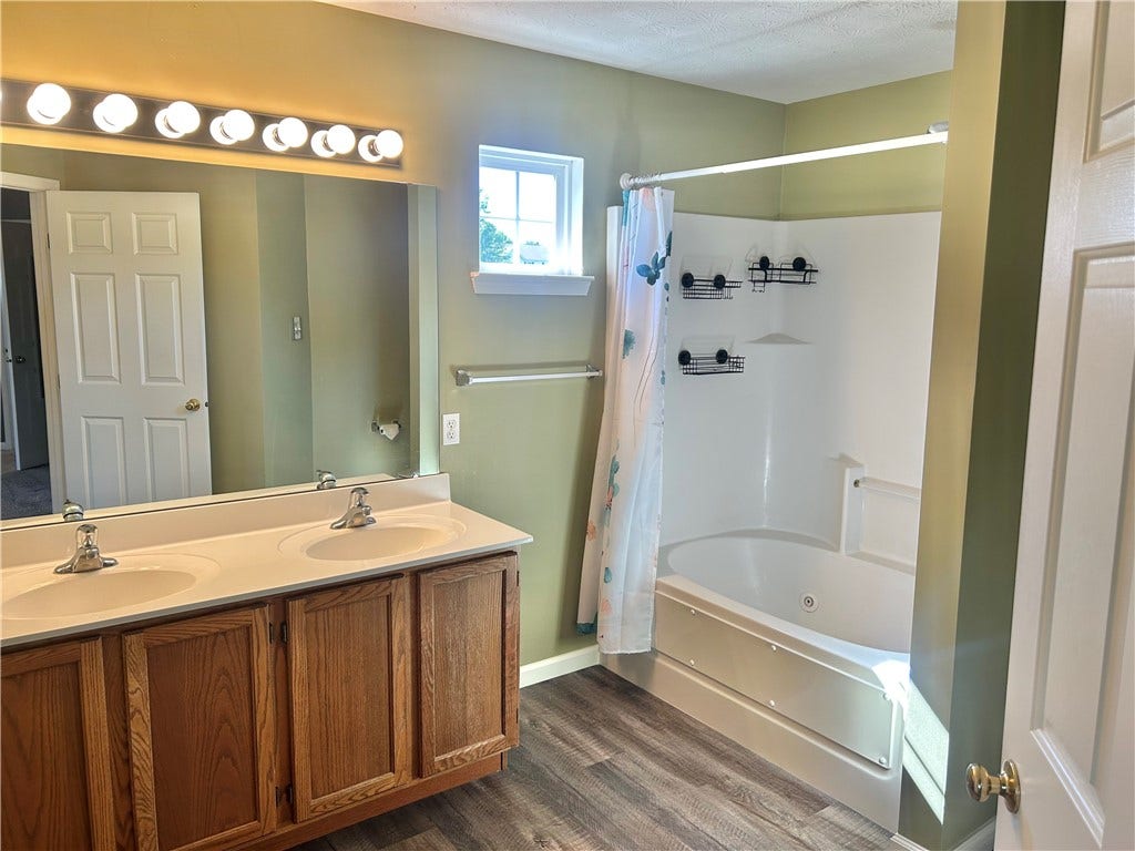 114 Majestic Dr, Canonsburg, PA 15317