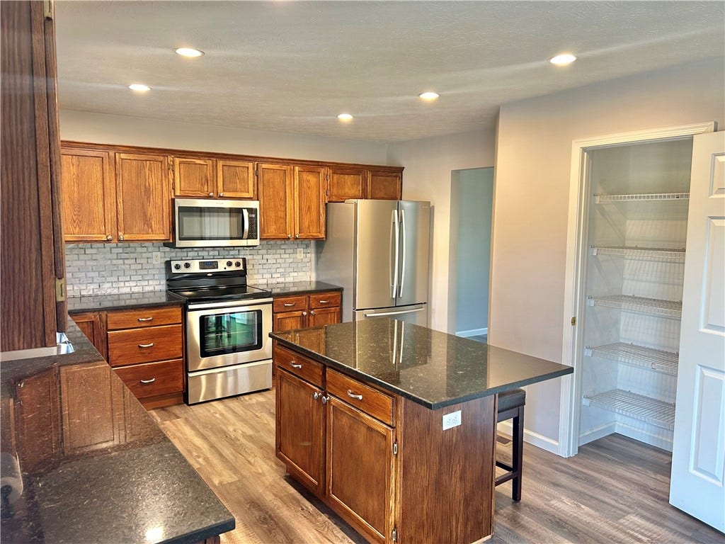 114 Majestic Dr, Canonsburg, PA 15317