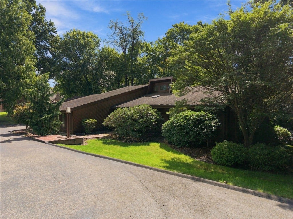 311 Lakewood Rd, Greensburg, PA 15601