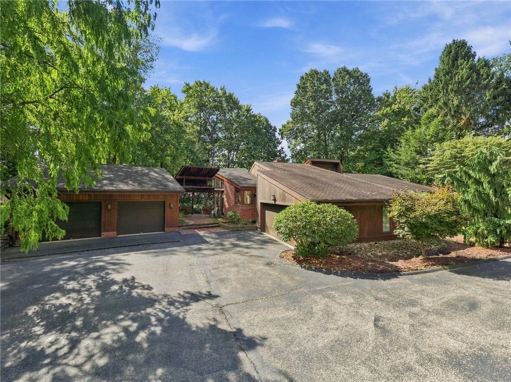 311 Lakewood Rd, Greensburg, PA 15601