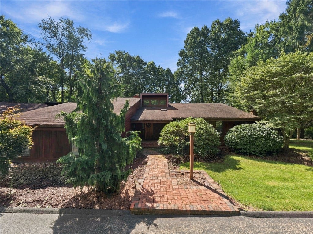 311 Lakewood Rd, Greensburg, PA 15601
