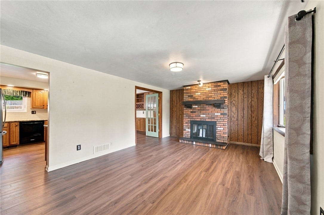 136 Sunrise Dr, Irwin, PA 15642