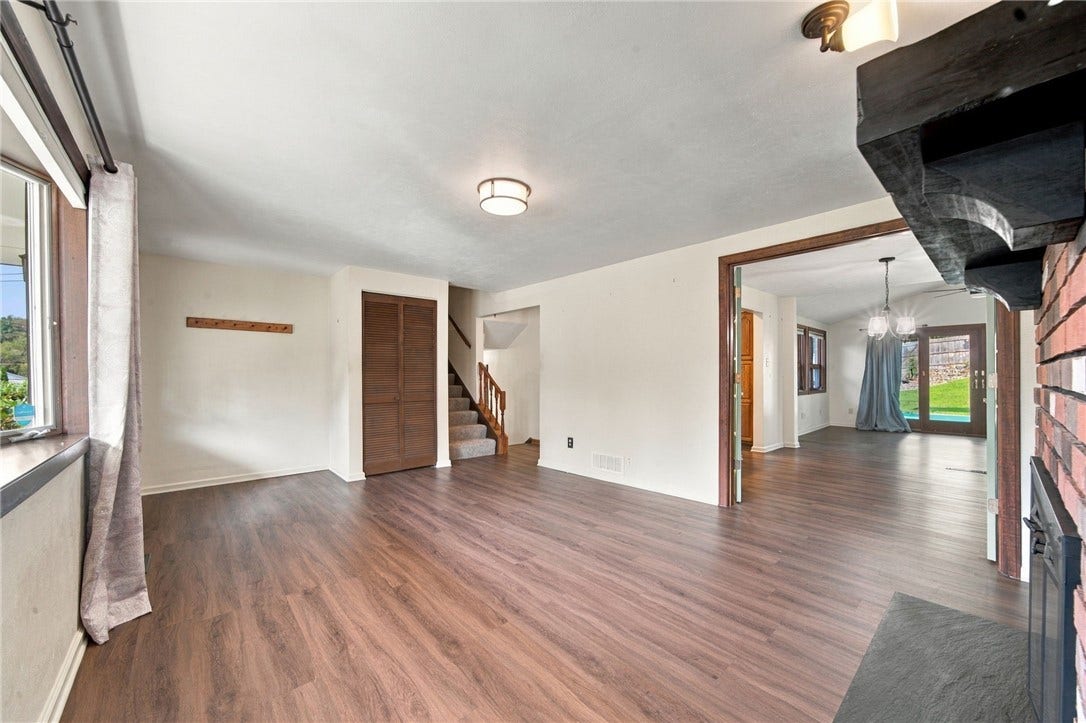 136 Sunrise Dr, Irwin, PA 15642