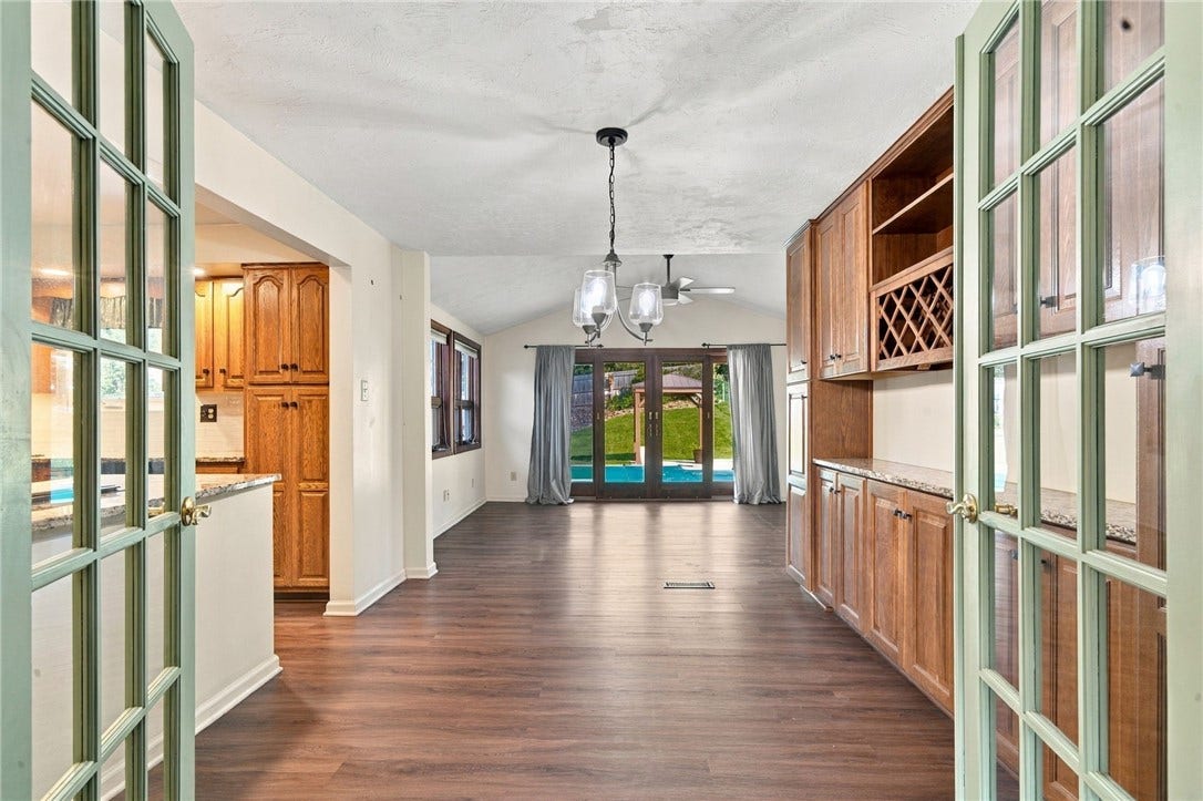 136 Sunrise Dr, Irwin, PA 15642