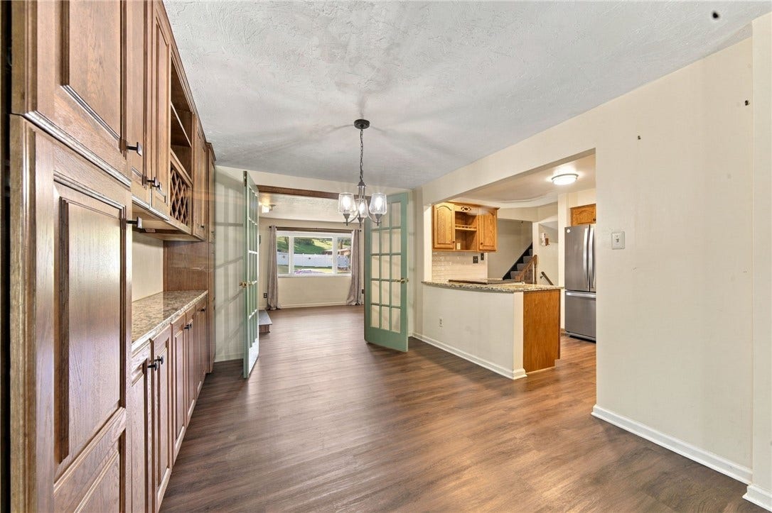 136 Sunrise Dr, Irwin, PA 15642