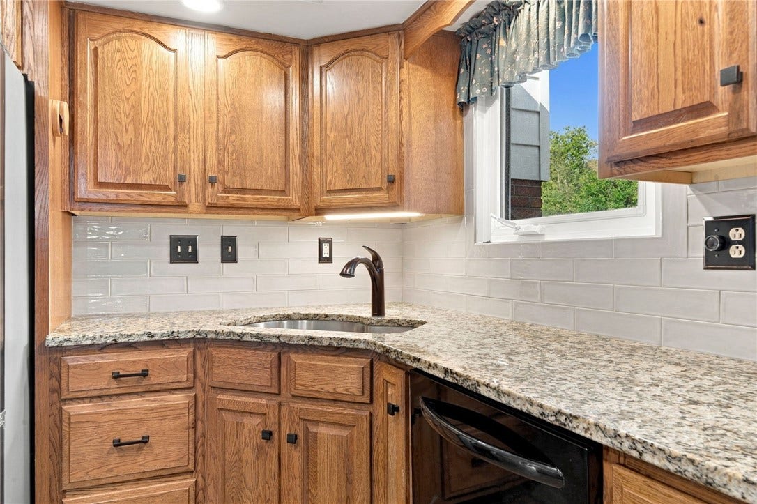 136 Sunrise Dr, Irwin, PA 15642