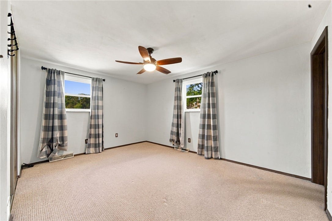 136 Sunrise Dr, Irwin, PA 15642