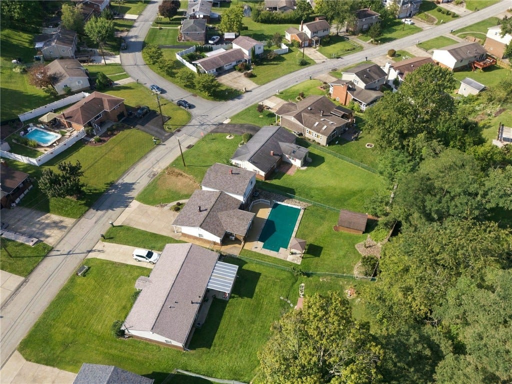 136 Sunrise Dr, Irwin, PA 15642