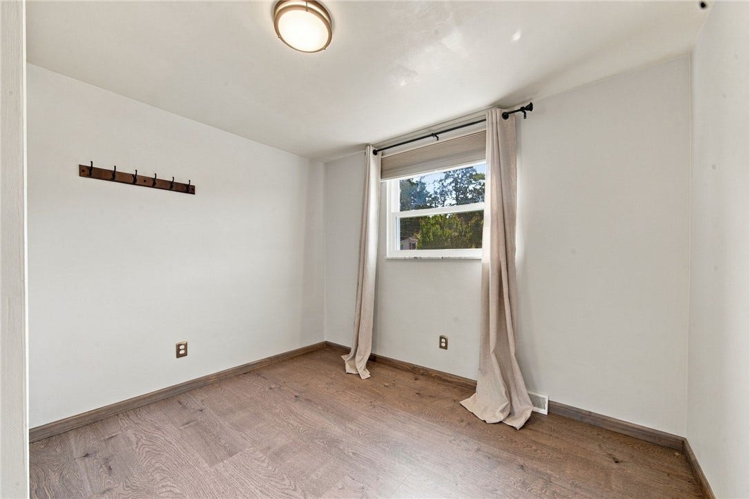136 Sunrise Dr, Irwin, PA 15642
