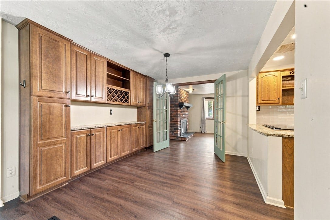 136 Sunrise Dr, Irwin, PA 15642