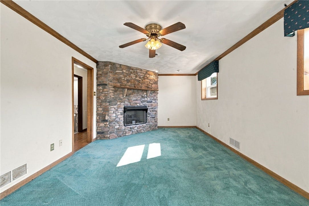 136 Sunrise Dr, Irwin, PA 15642