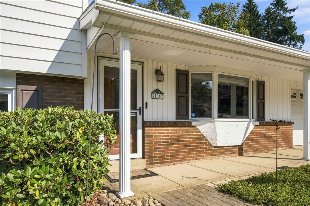 136 Sunrise Dr, Irwin, PA 15642
