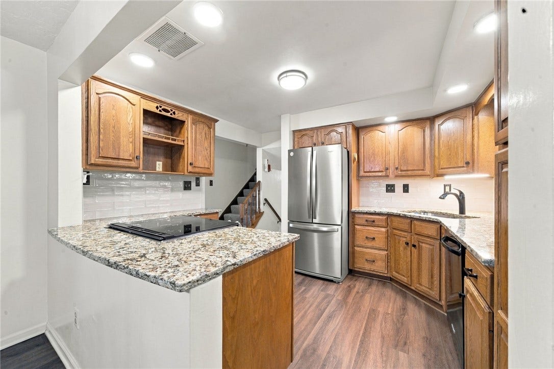 136 Sunrise Dr, Irwin, PA 15642