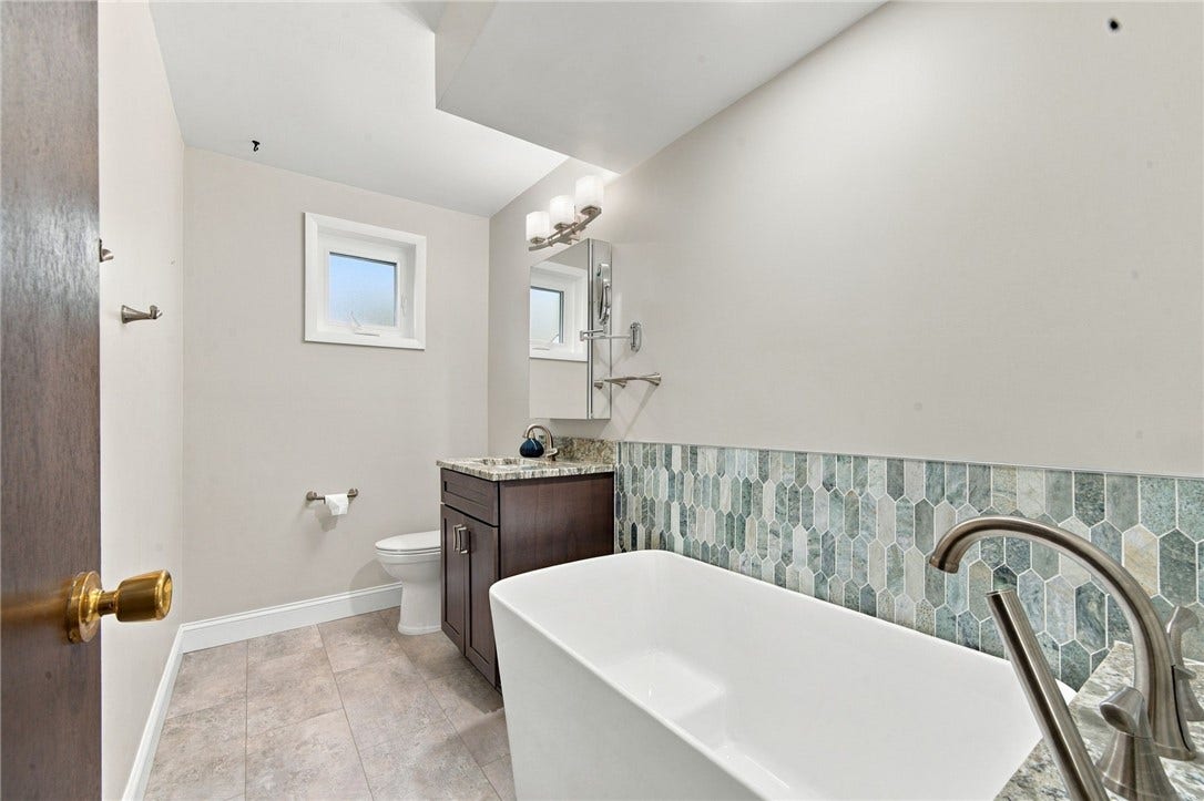 136 Sunrise Dr, Irwin, PA 15642
