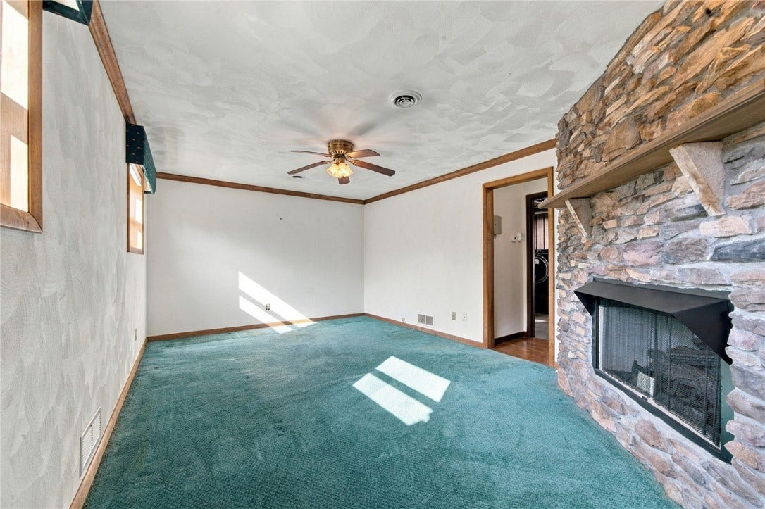 136 Sunrise Dr, Irwin, PA 15642