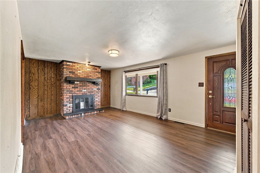 136 Sunrise Dr, Irwin, PA 15642