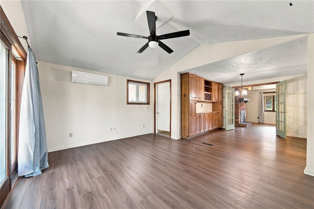 136 Sunrise Dr, Irwin, PA 15642