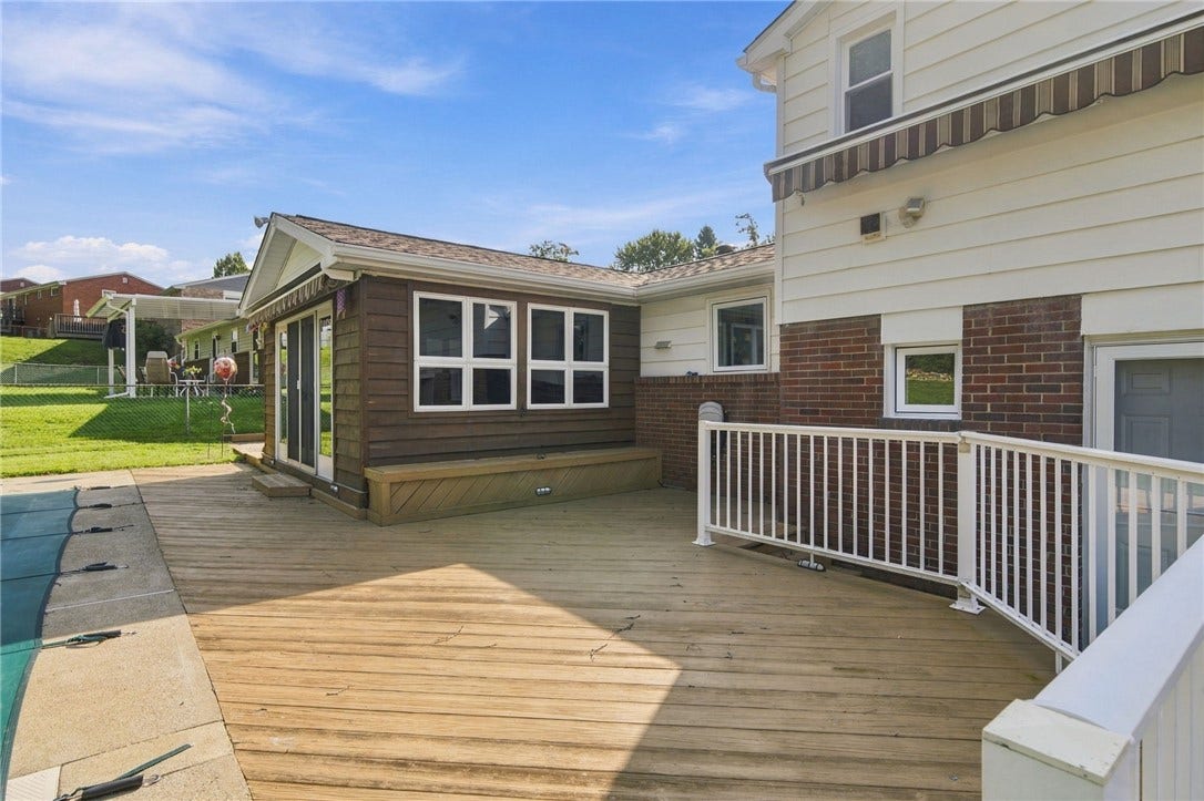 136 Sunrise Dr, Irwin, PA 15642