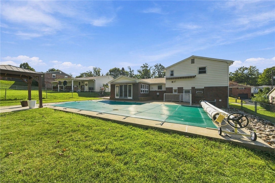 136 Sunrise Dr, Irwin, PA 15642